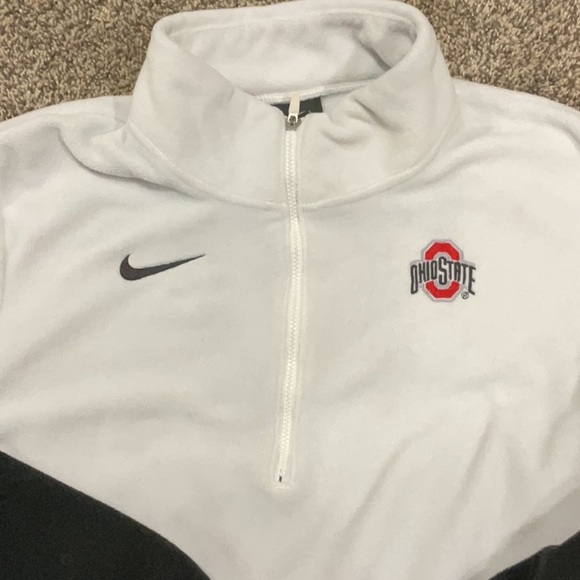 Ohio State fleece. Super warm. Pet and smoke free home. Offers welcome. - Picture 2 of 4